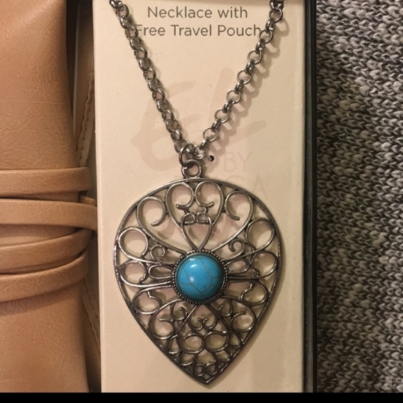 Turquoise and Silver Necklace in box - Picture 2 of 4
